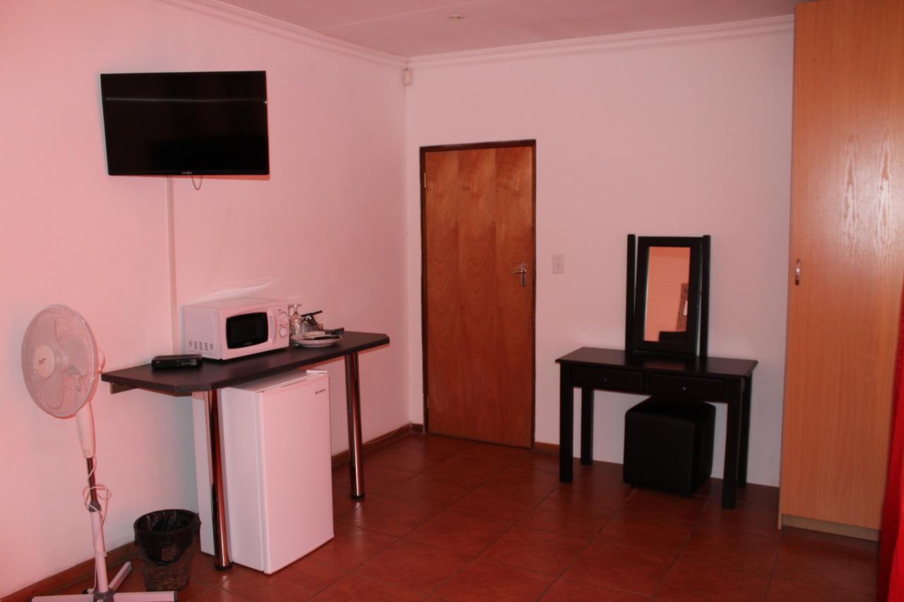 Bottom Of Boden Hotel Benoni Exterior foto